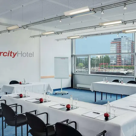 호텔 Intercityhotel