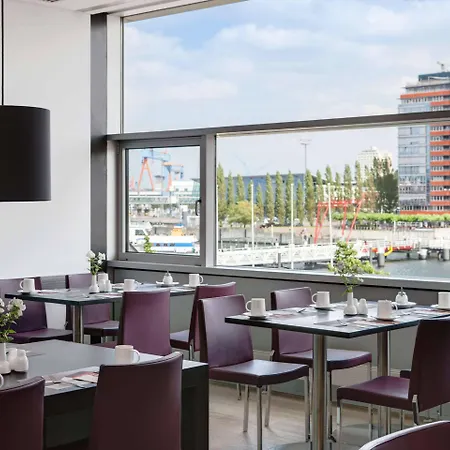 Intercityhotel Otel 3*