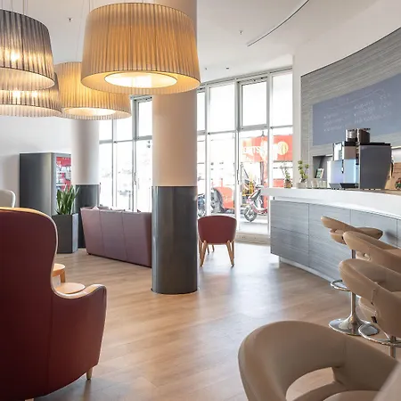 Intercityhotel Otel 3*