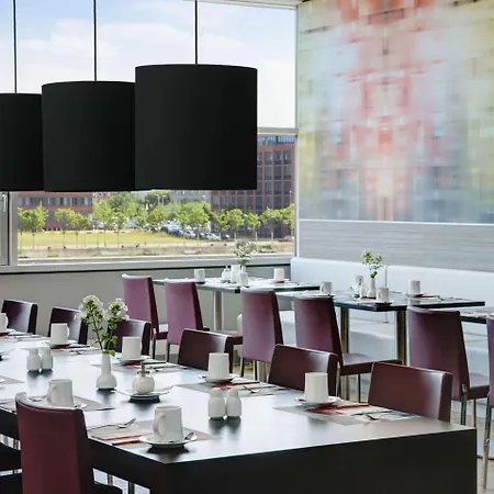 Intercityhotel Otel 3*