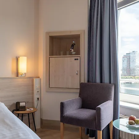 Intercityhotel 3*