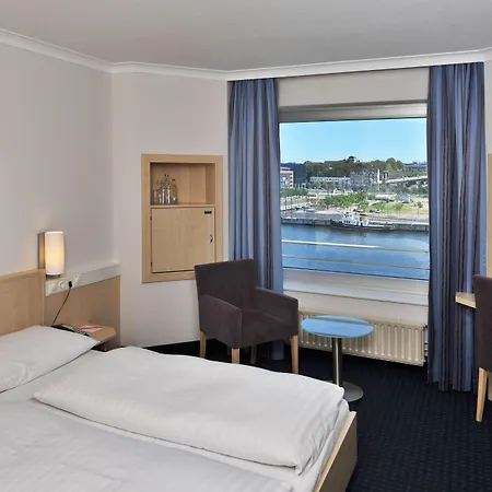 基尔城际酒店 3* 基尔