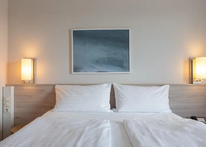 Отель Intercityhotel 3*