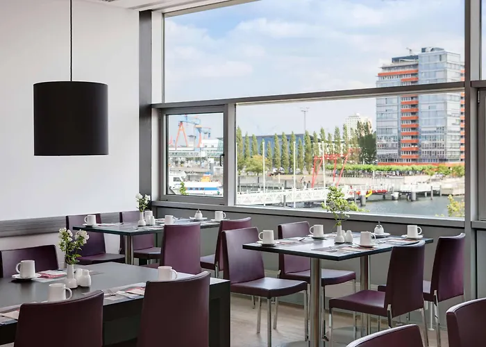 Intercityhotel Отель 3*