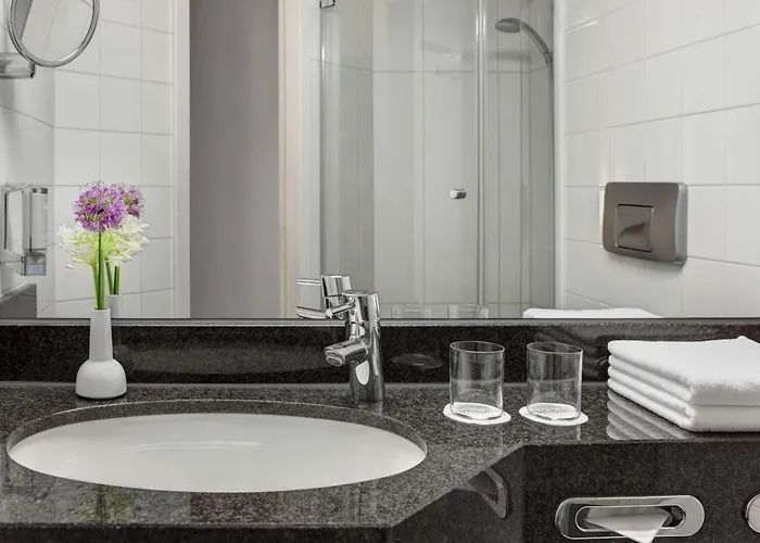 Intercityhotel Отель 3*