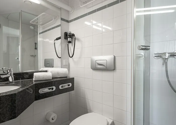 Отель Intercityhotel 3*