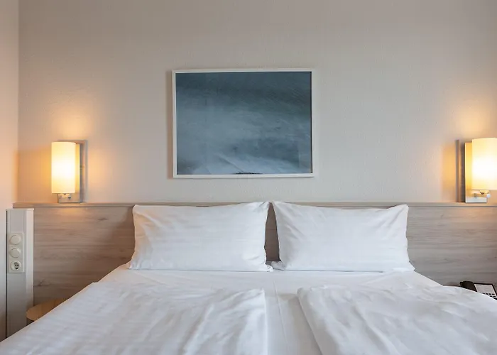 Отель Intercityhotel 3*